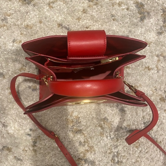 Authentic Salvador Ferragamo red Bag. - Picture 4 of 6